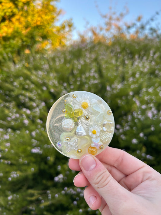 Neutral Floral Two Moons Trinket